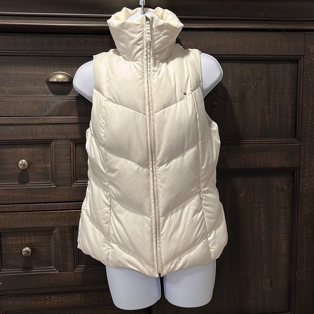 Tommy Hilfiger down womens vest, GUC, white, soft, cold weather vest, zippered